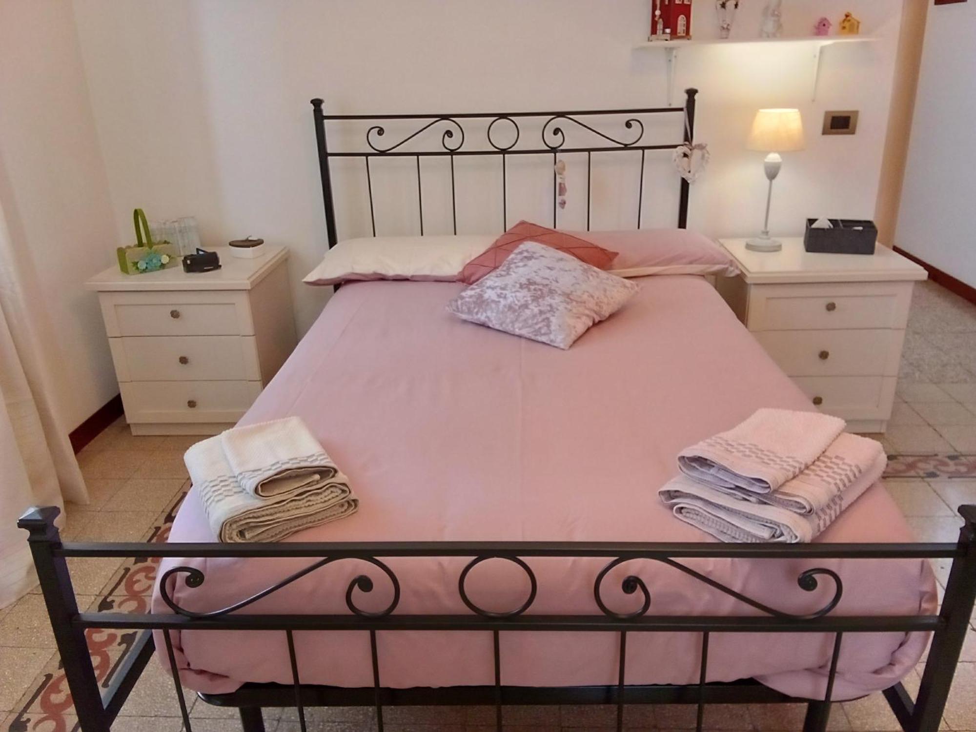 Italy's Enchanting Ambiance - A Snug In Apartamento